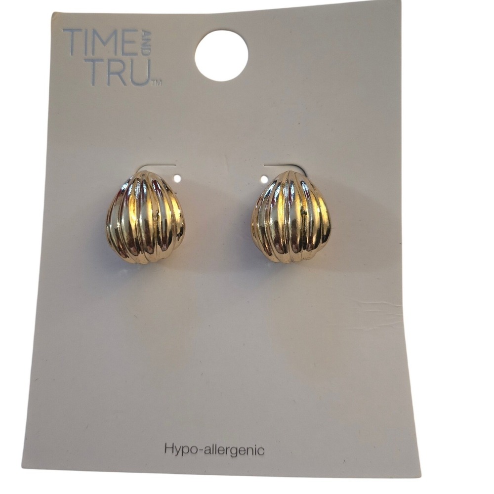 Time and Tru Gold Tone Shell Stud Earrings Hypoallergenic Ribbed Teardrop chunky